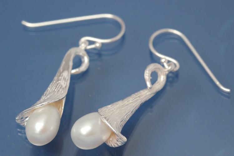Ohrhaken Trompetenblume mit Perle SW - Perle 925/- Silber poliert, ca.Maße H 41,0mm incl Ohrhaken, B 2,2mm x 2,5mm im Verlauf, mit SW-Perle ca.Maße Ø6,5mm