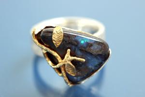 Ring Einzelanfertigung mit Boulder Opal (ca.13,9ct), 925/- Silber mit Teilvergoldung und Steiner's Spezialoberflächenmuster,