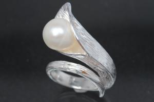 Ring im Design der Calla Blume 925/- Silber mit Süßwasserperle (SWP)