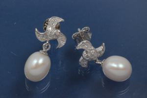 Earring with flower with Pearl cubic cirkonia, 1 x white FWP Ø7,5mm. 925/- Silber,rhodium plated. Length 22,0mm, wide 9,5mm,