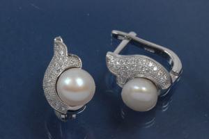 Earring with post and leaf 925/- Silber,rhodium plated. Length 16,0mm, wide 11,0mm, cubic cirkonia, 1 x white FWP Ø7,5mm.