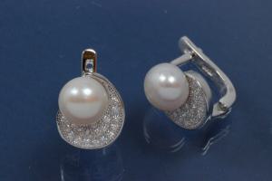 Earring with post and leaf 925/- Silber,rhodium plated. Length 12,2mm, wide 10,7mm, cubic cirkonia, 1 x white FWP Ø7,5mm.