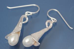 Earhook Trumpet Flower with Pearl 925/- Silver polished, approx size high 41,0mm incl. earhook, wide 2,2mm up to 2,5mm, with FW-Pearl approx size Ø6,5mm.